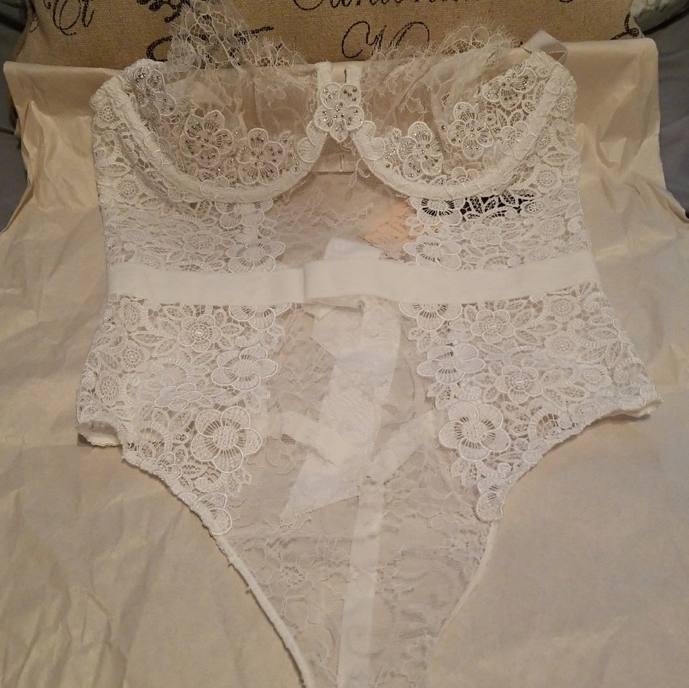 Htf Victoria's Secret designer teddy